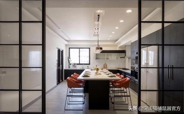 饭店用桌布什么颜色的搭配好看？餐桌桌布如何布置好看？-第2张图片