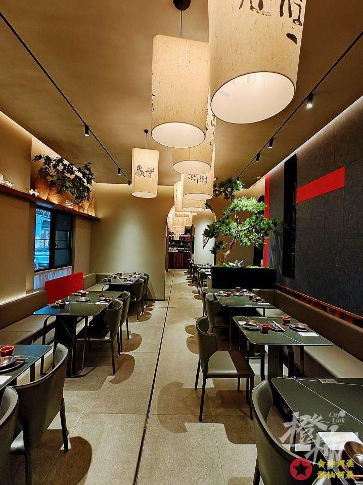 米其林、黑珍珠、必吃榜……这家“大满贯”餐厅又开新店啦！国风侘寂感装修很美，老板“私藏菜”更值得期待！-第19张图片